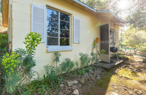Coloma Cottage | 500+ excellent reviews @ Colomacottages.com