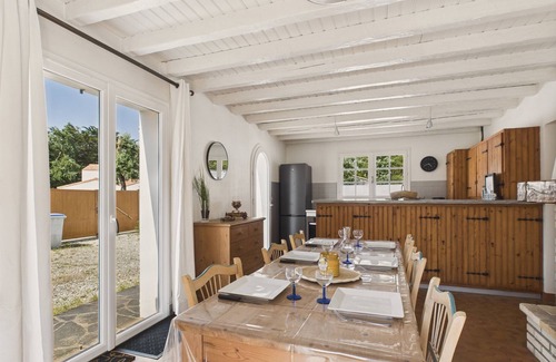 Saint-Jean-de-Monts Ski Chalet | 500 m from the beach, garden, house for 5