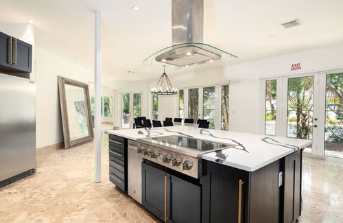 Dania Beach Villa | 5000Sf Luxe Mansion/Heated pool/Gameroom