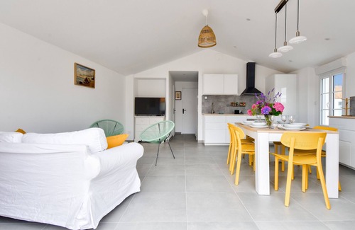 Barbatre Ski Chalet | 500m from the beach - House 6 adults & 1 child