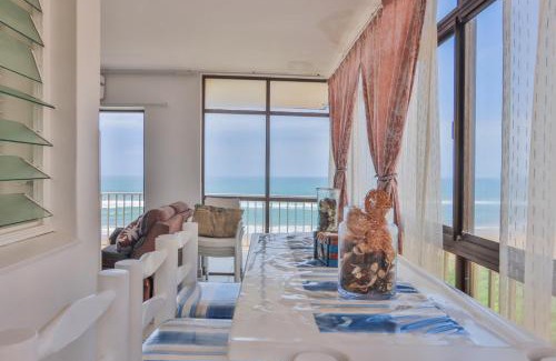 Amanzimtoti Apartment | 504 Amazibu Holiday Flat- Paradise on the Beach