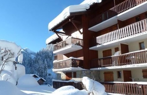 Areches Apartment | 50m from resort center, 2nd floor, swimming pool, parking, tv, 28m², Arêches-Beaufort