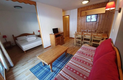 Les Orres Apartment | 50m from ski slopes, 1st floor, view resort, fitness, swimming pool, balcony, ski locker, 38m²