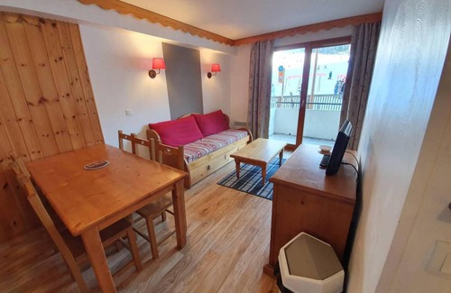 Les Orres Apartment | 50m from ski slopes, 1st floor, view resort, fitness, swimming pool, balcony, ski locker, 38m²
