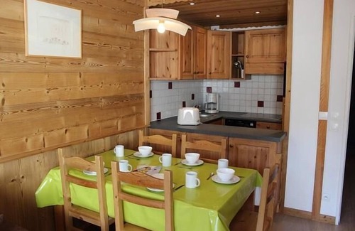 Val-Thorens Apartment | 50m from ski slopes, 6th floor, balcony, tv, ski locker, 42m², Val Thorens