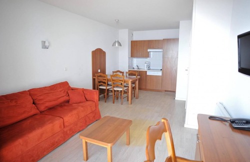 La Mongie Apartment | 50m from ski slopes, swimming pool, terrace, parking, tv, ski locker, 45m², Barèges/La Mongie
