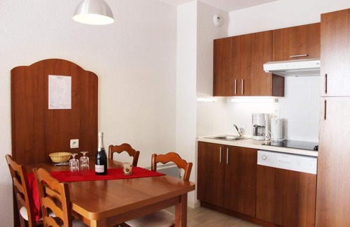La Mongie Apartment | 50m from ski slopes, swimming pool, terrace, parking, tv, ski locker, 45m², Barèges/La Mongie