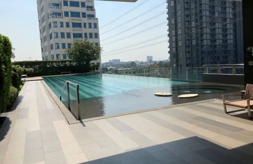Wong Sawang Condo | 50m MRT, Big C, 1 BR condo with Sauna, Pool & Gym