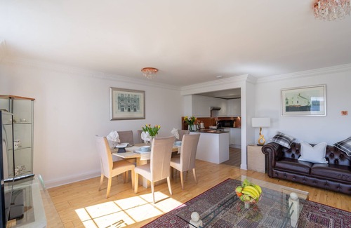 Dalry Apartment | 51/18 Caledonian Crescent