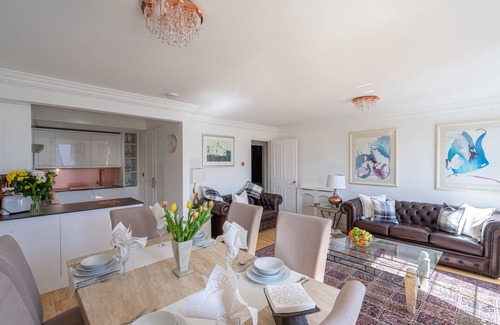 Dalry Apartment | 51/18 Caledonian Crescent
