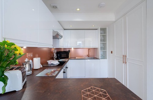 Dalry Apartment | 51/18 Caledonian Crescent