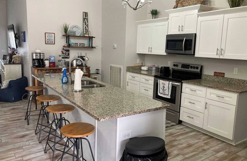 Leesburg House | 51 The Anchor Summary
