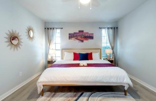 South Arlington House | 510 Six Flags Water Park & Zoo