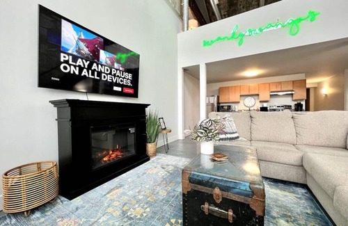 Otterbien Home Apartment | 5101 Peters Cartridge · █Swanky loft at Historic Peters Cartridge Factory█