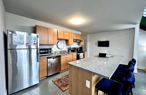 Otterbien Home Apartment | 5101 Peters Cartridge · █Swanky loft at Historic Peters Cartridge Factory█
