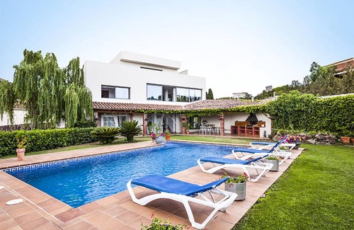 Garriguella House | 512 m² House ∙ 4 bedrooms ∙ 12 guests
