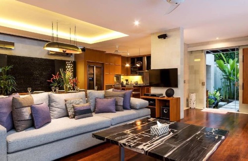 Jimbaran Bay Hotel | 516 m² Hotel ∙ 3 bedrooms ∙ 6 guests