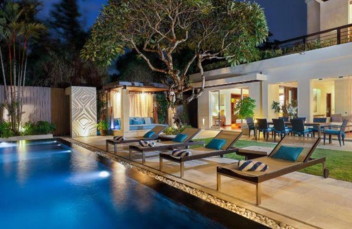 Jimbaran Bay Hotel | 516 m² Hotel ∙ 3 bedrooms ∙ 6 guests