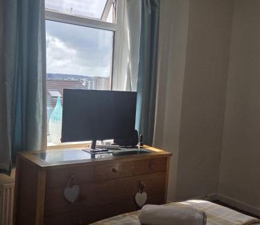 St. Thomas House | 52 - room 1 - city views