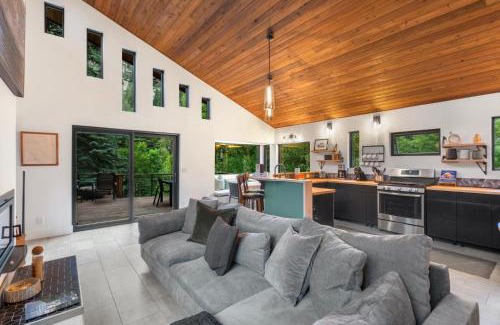 Ouray House | 524 Spangler Lane