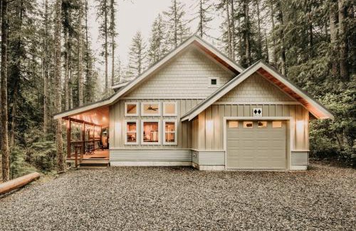 Warnick House | 52GS - Hot Tub - WiFi - Pets Ok - Wood Stove - Sleeps 6 home