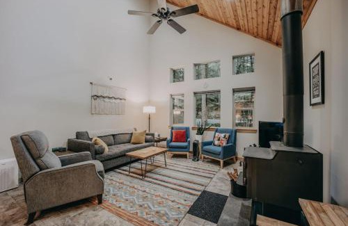 Warnick House | 52GS - Hot Tub - WiFi - Pets Ok - Wood Stove - Sleeps 6 home