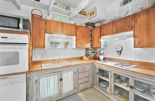 Beach Institute Cottage | 535 E. Gordon St.: 1 BR, 2 BA Cottage in Savannah, Sleeps 2