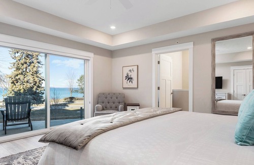 Traverse City Condo | 539 Bay St. Lake View Condo Unit 204E
