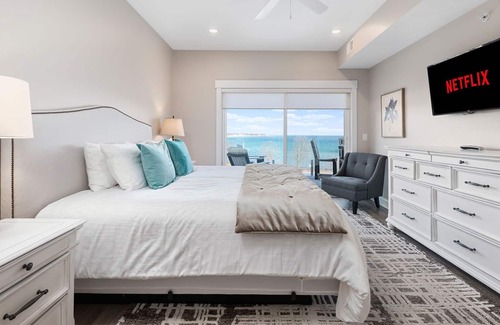 Traverse City Condo | 539 Bay St. Lake View Condo Unit 401W