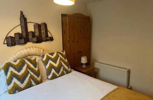 St. Thomas House | 54 - Room 2 - Smart Tv