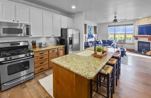 Bear Hollow Village House | 5410 Cross Country Mountain Ski Getaway with Hot Tub & Pool! home