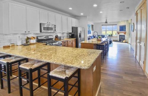 Bear Hollow Village House | 5410 Cross Country Mountain Ski Getaway with Hot Tub & Pool! home