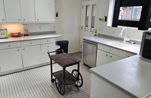 Baker House | 55% off for 29 day booking 3-bedroom house in wonderful Denver 1st & Lincoln n