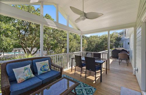 Pelican Bay House | 55 Pelican Bay by AvantStay Easy Beach Access Shared Pool Lagoon Fishing
