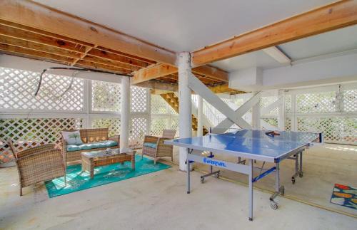 Pelican Bay House | 55 Pelican Bay by AvantStay Easy Beach Access Shared Pool Lagoon Fishing
