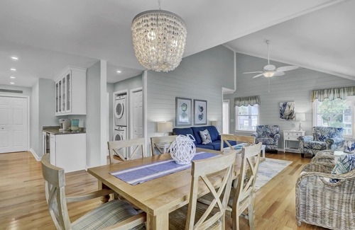 Pelican Bay House | 55 Pelican Bay by AvantStay | Easy Beach Access, Shared Pool, Lagoon Fishing