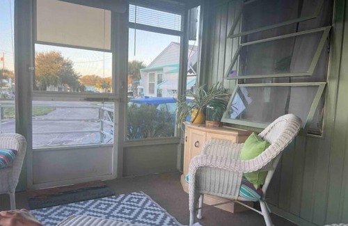 Fort Pierce North House | 55+ Treasure Coast Mobile Home near beach