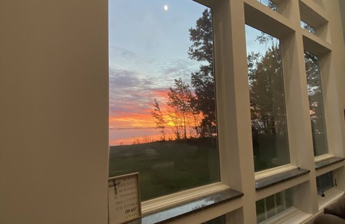 New Lisbon House | 5500 sq ft Lake house - Castle Rock Lake - Close to Wi Dells