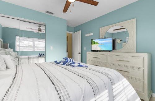 Mid Island House | 5535 Casa de Lujo- Heated Pool with Water Views home