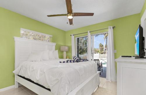 Mid Island House | 5535 Casa de Lujo- Heated Pool with Water Views home