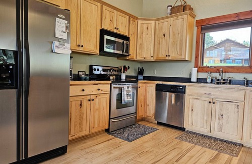 Georgetown House | 556 Black Bear Ln