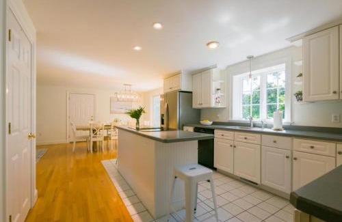 East Sandwich House | 56 Beachway Road East Sandwich - - Seaview