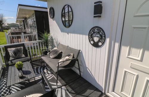 Chapel Saint Leonards House | 56 Cherry Park Chalet