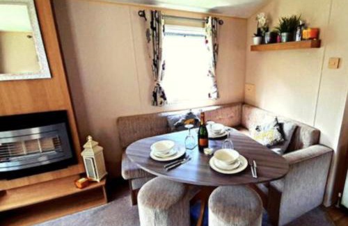 Tattershall House | 57 Hottub Haven Tattershalllakes 6 Berth