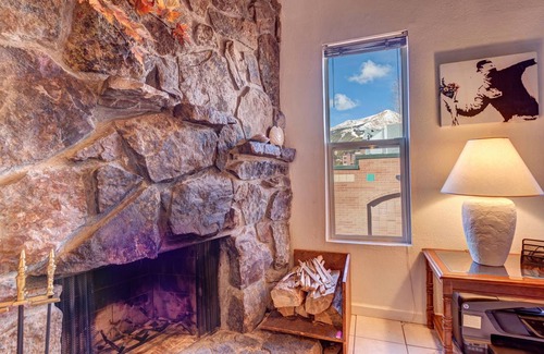 Historic District Condo | 57 m² Condo ∙ 1 bedroom ∙ 4 guests