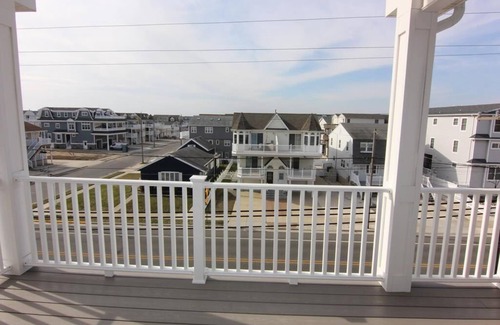 Dennisville House | 5709 Landis, Unit:South