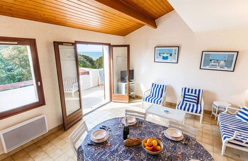 Saint-Palais-sur-Mer House | 58 m² House ∙ 2 bedrooms ∙ 5 guests