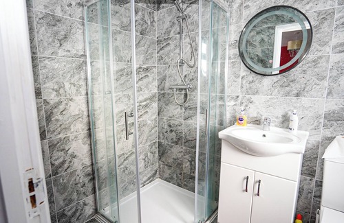Heston West House | 59B Comfortable Home Sleeps 8