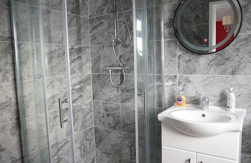 Heston West House | 59B Comfortable Home Sleeps 8