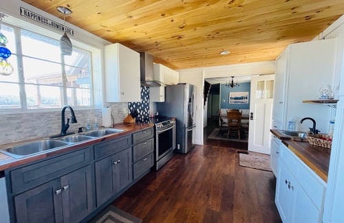 Dandridge House | 5bd~4ba Near Smoky Mountains Attractions~Majestic Views, Hot Tub, FirePit SMORES